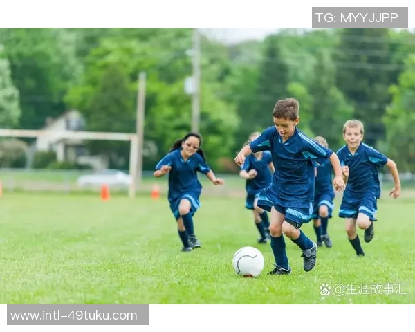 马尔在绿茵场上挥洒汗水与激情展现足球梦想的旅程